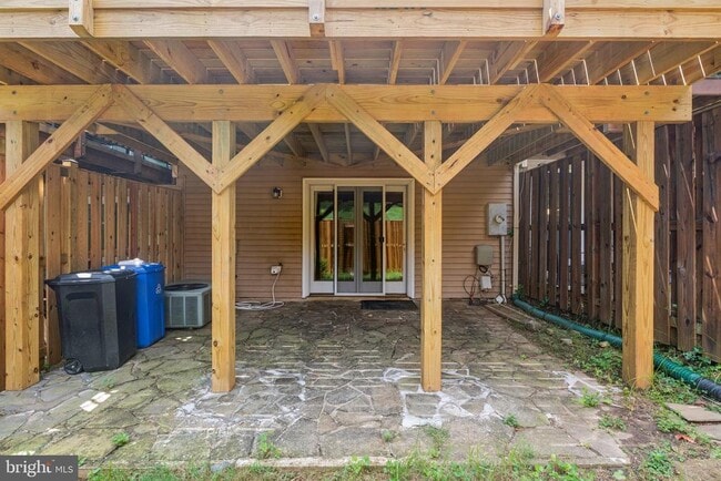 Building Photo - 6804 Hutchison St