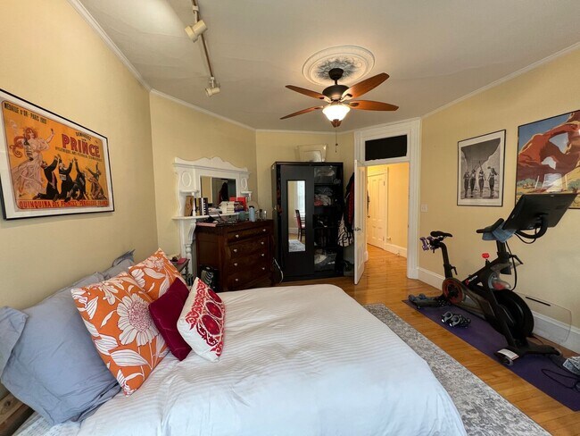 Building Photo - Amazing 4 bed 2.5 bath in Cambridge....