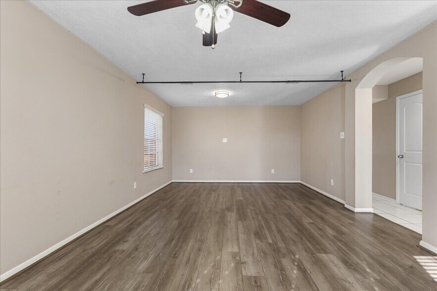 Building Photo - 16218 Bunker Ridge Rd