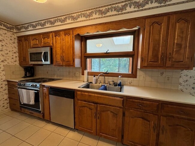 Primary Photo - Fully Furnished, Turn Key Lake Front Home ...