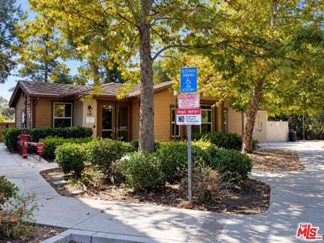 Building Photo - 780 Tennis Club Ln