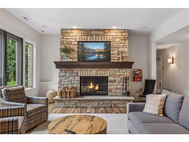 Building Photo - 15700 Portico Dr
