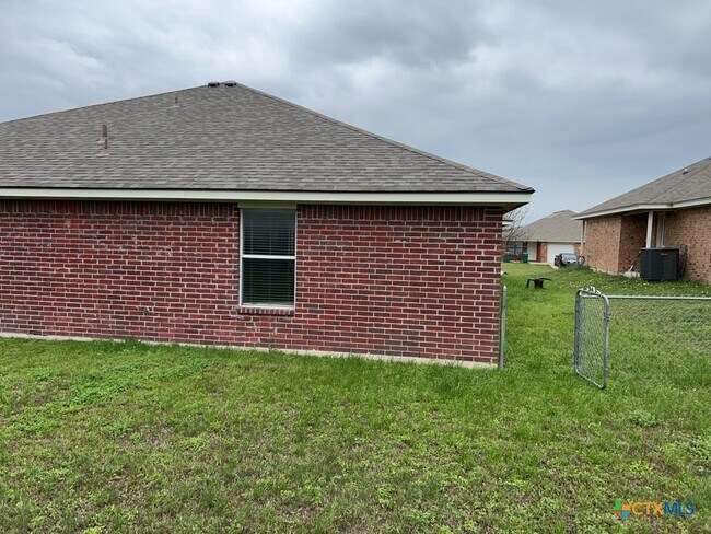 Building Photo - 308 Cedar Ridge Dr