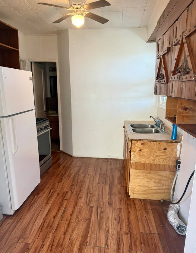 Building Photo - 1334 Main St