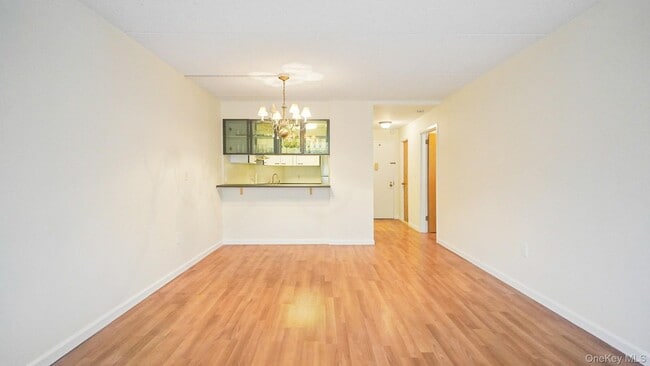 Building Photo - 703 Pelham Rd