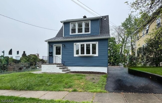 Primary Photo - 22 S Mountain Ave