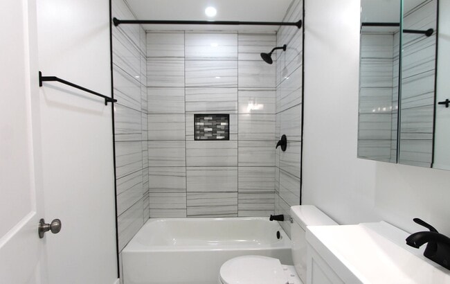 Building Photo - 103 E Coulter St