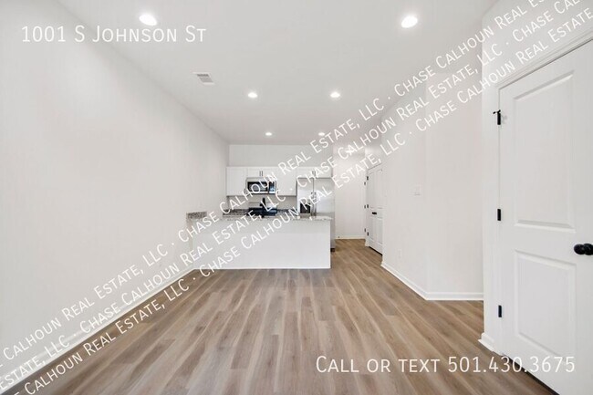 Building Photo - 1001 Johnson St