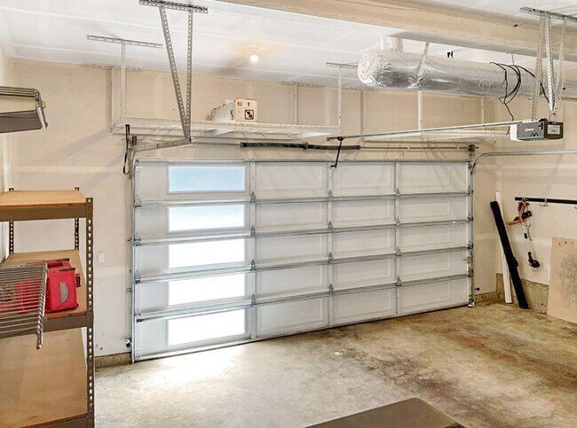 Building Photo - 4Bd/2.5Ba Renton Home