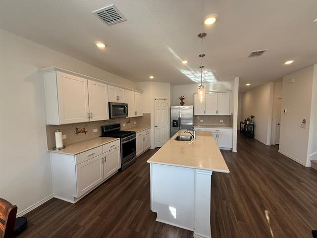 Building Photo - 713 Agarita Way