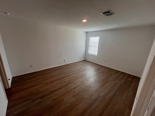 Building Photo - Two story, 4 bed 2.5 bath 2022 Build