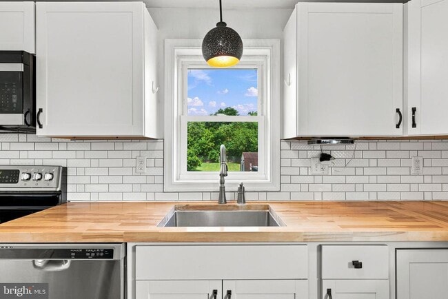 Building Photo - 306 Fegan Rd