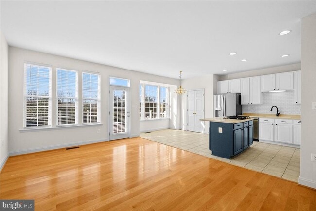 Building Photo - 927 Buttonwood Terrace NE