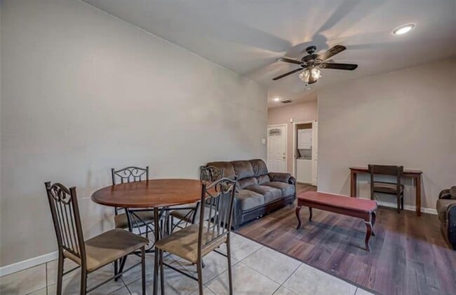 Building Photo - 511 Dahlia St