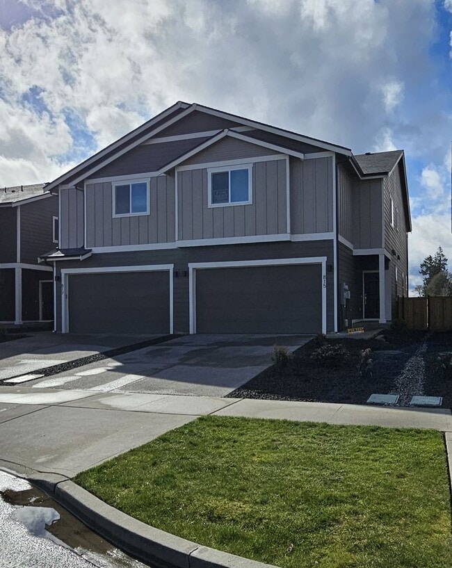 Building Photo - Brand New 4-Bedroom Duplex for Rent in Lacey!