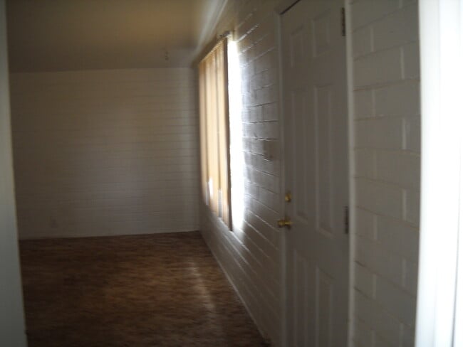 Building Photo - Cute House in Town