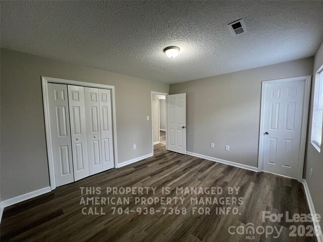 Building Photo - 309 Rustic Rd