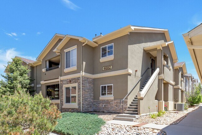 Building Photo - Updated 2 Bedroom, 2 Bath First Level Condo in Gated Community