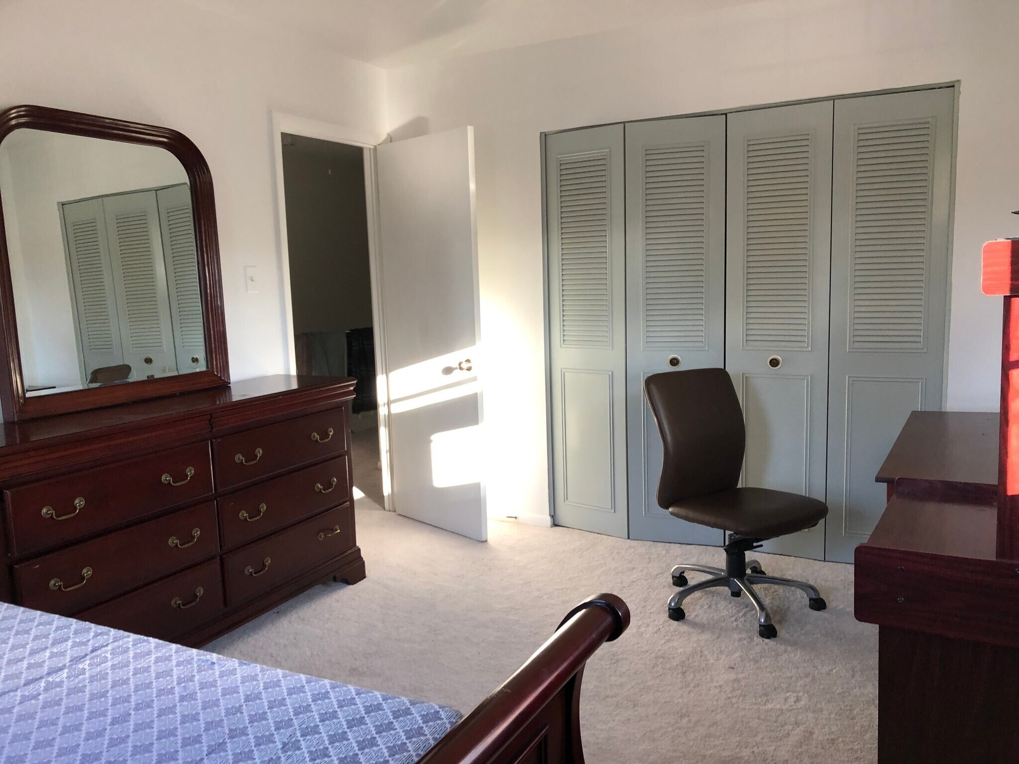 Building Photo - 4240 Embassy Dr