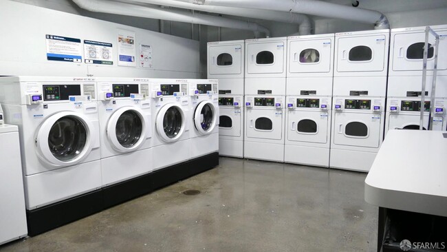 Building Photo - 900 Bush St