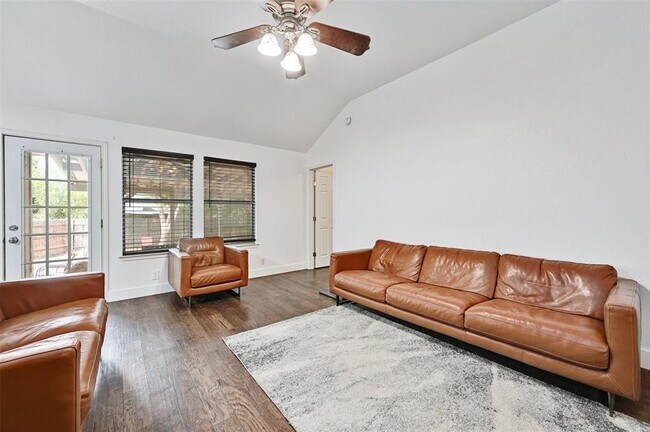 Building Photo - 610 Basil Dr