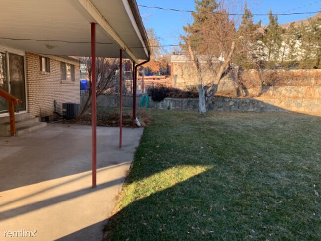 Building Photo - 5 br, 2 bath House - 1070 N 500 E
