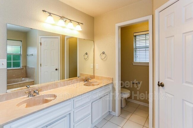 Building Photo - 4505 Vahrenkamp Dr