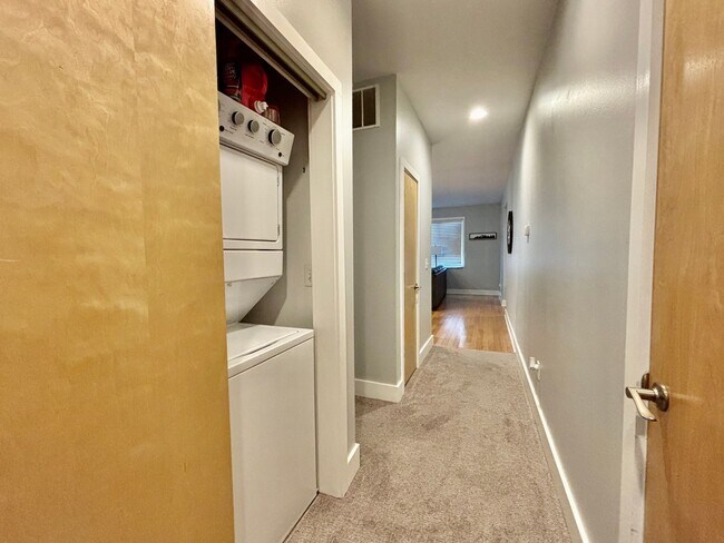 Building Photo - Rainbow Townhomes