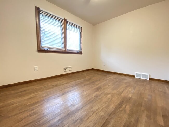 Building Photo - 3620 3rd Pl NW