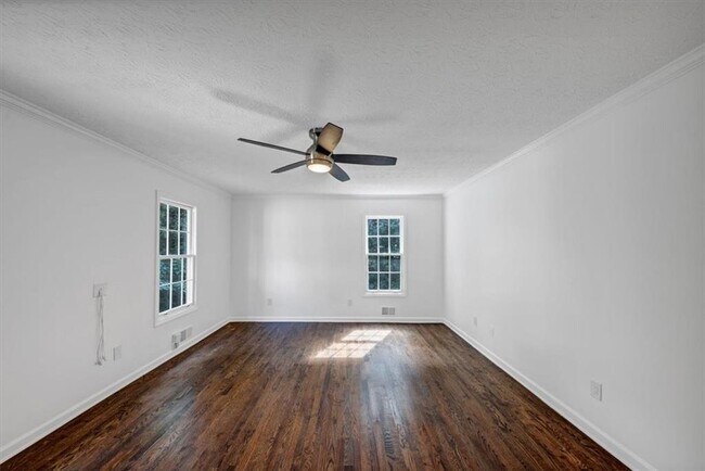 Building Photo - 172 Oak Forest Dr