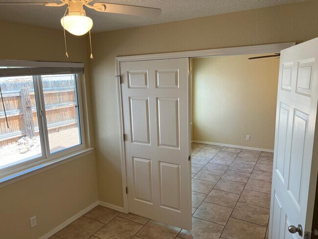 Building Photo - 1816 Buena Vista Dr SE