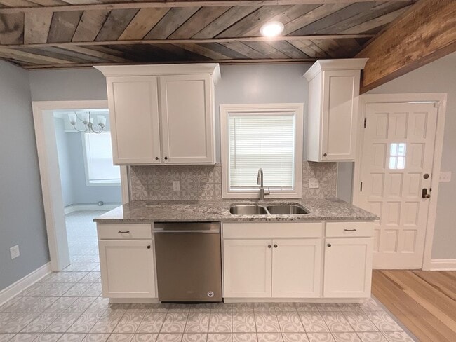 Building Photo - LEASING