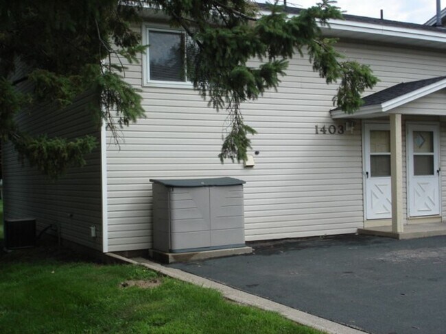 Primary Photo - 3 bedroom 2 bath Town House