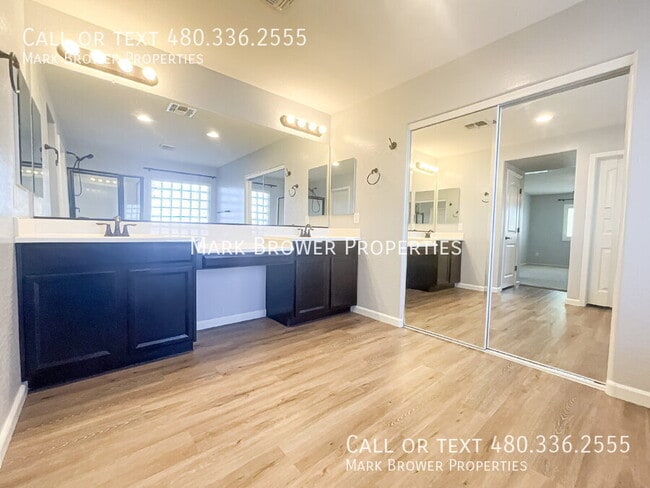 Building Photo - 724 W Dragon Tree Ave