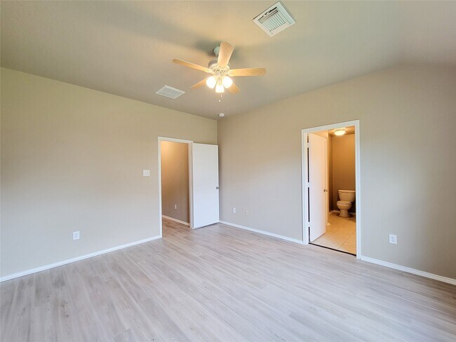 Building Photo - 2731 Trinity Glen Ln