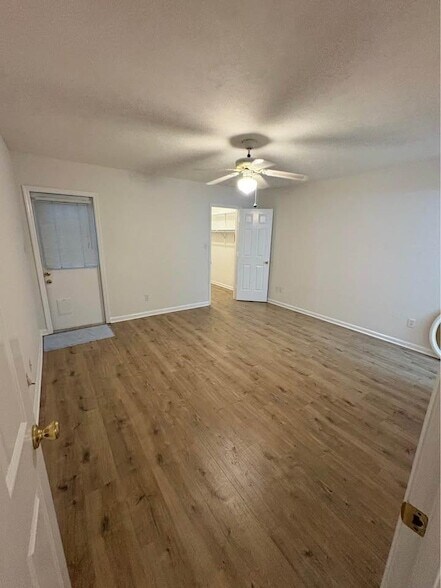 Building Photo - 960 Marys Dr