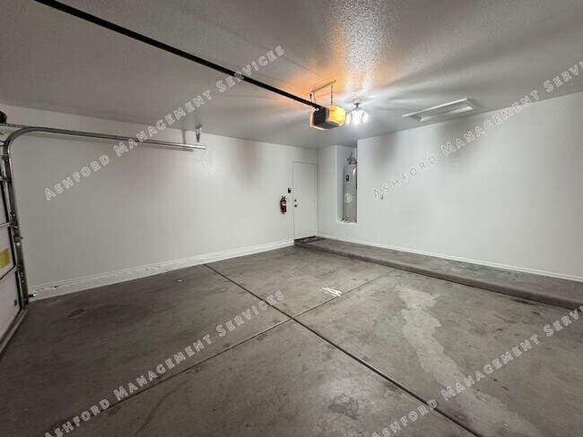 Building Photo - Fabulous 3BR Home with Private Yard + $500...