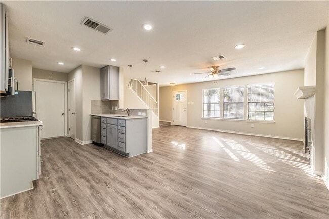 Building Photo - 7004 Riverton Dr