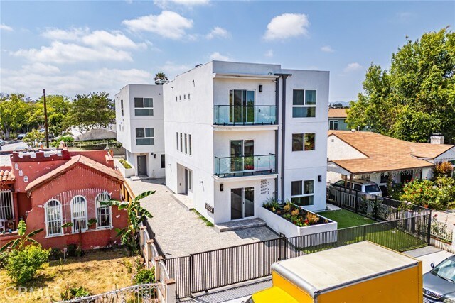 Building Photo - 2055 S Garth Ave