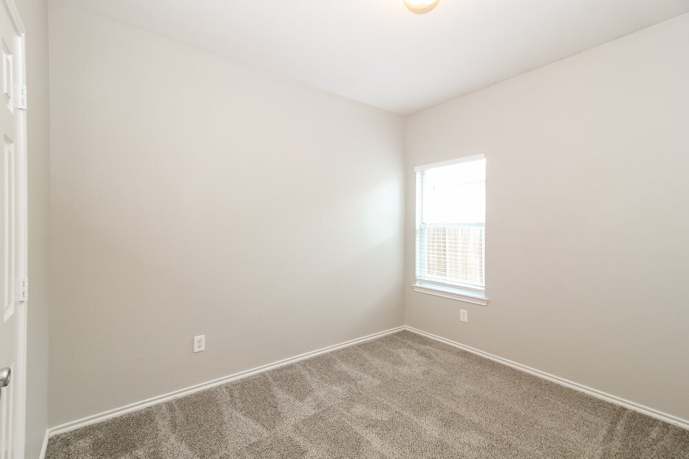 Building Photo - 10048 Iron Ridge Dr
