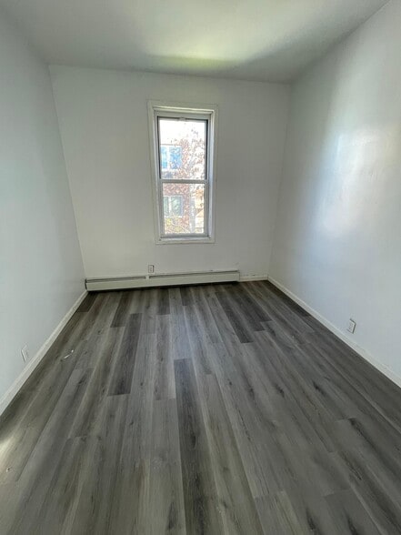 Building Photo - 410 5th St