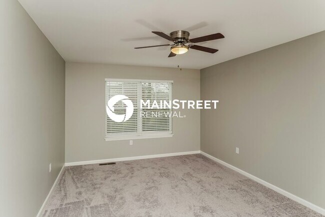 Building Photo - 3 Bedroom Pet-Friendly Home in Jeffersonville, IN with Main Street Renewal