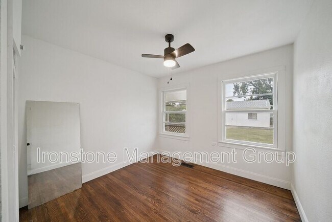 Building Photo - 219 E 45th Ct
