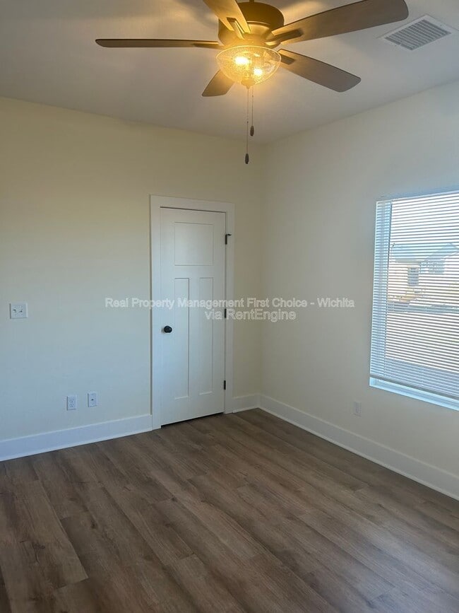 Building Photo - 17010 Kashmir St