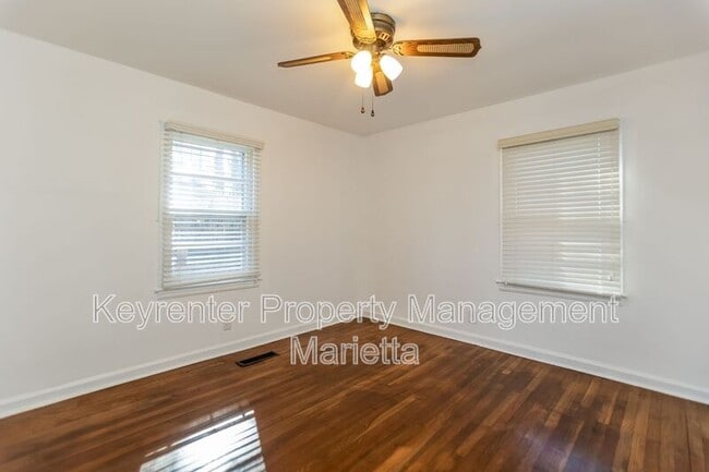 Building Photo - 540 Church Rd SE