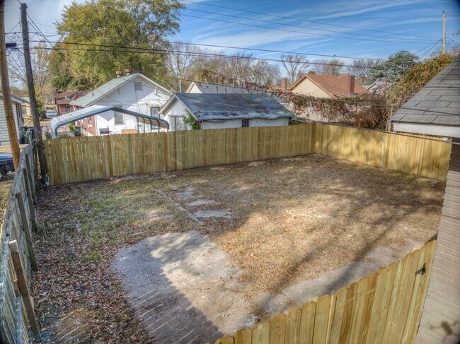 Building Photo - 869 Garland St