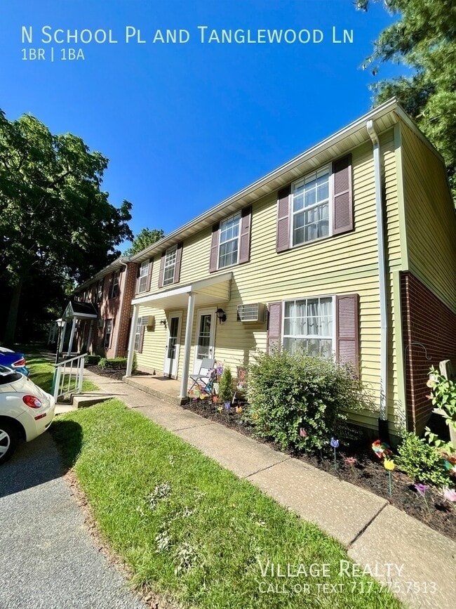 Building Photo - 323 N School Pl