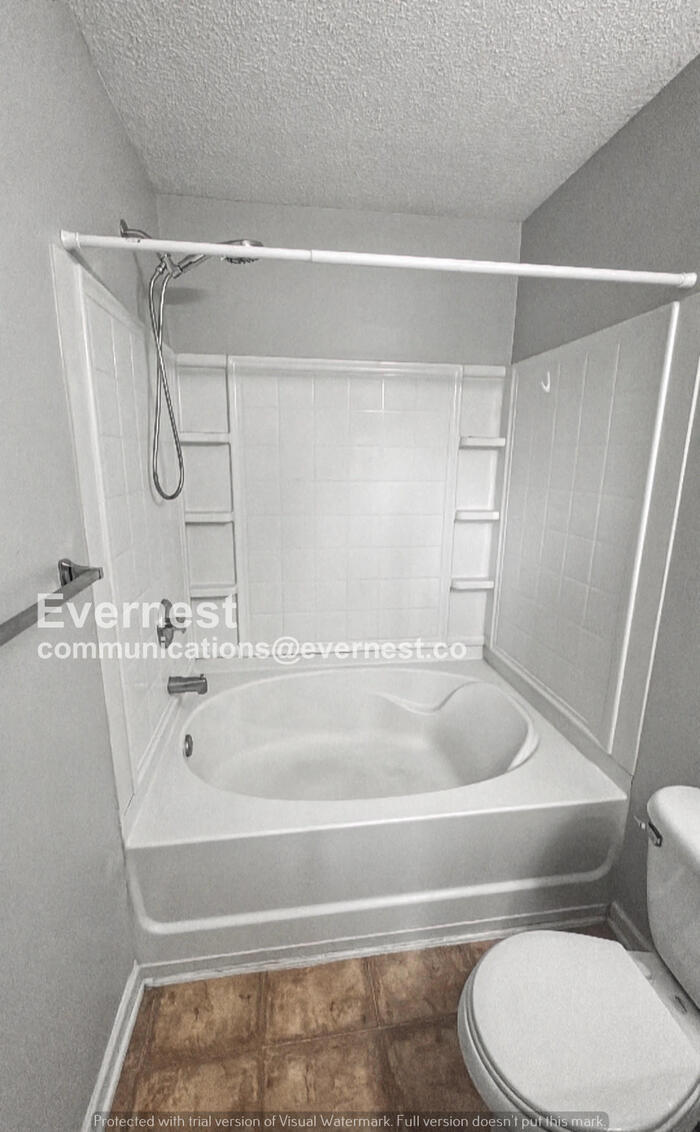 Building Photo - 8615 Thomas Ln