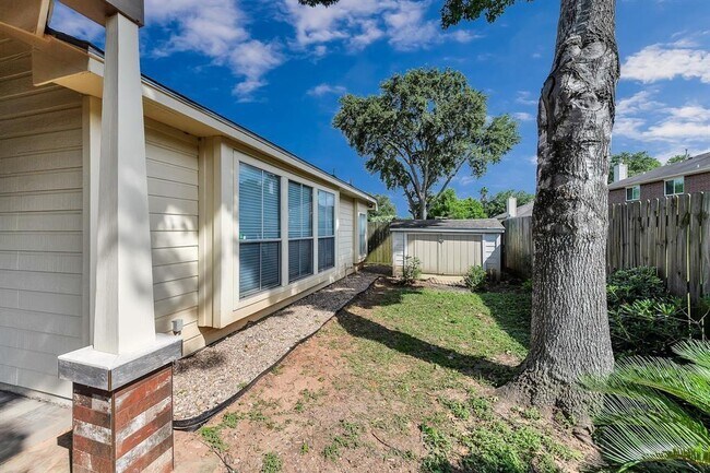 Building Photo - 7211 Bethany Bay Dr