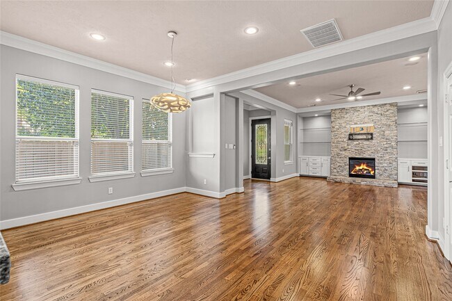 Building Photo - 112 White Dr